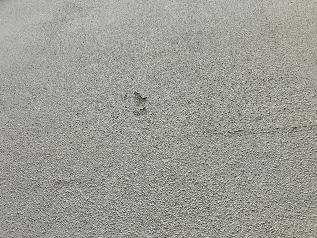 モルタル壁の住宅